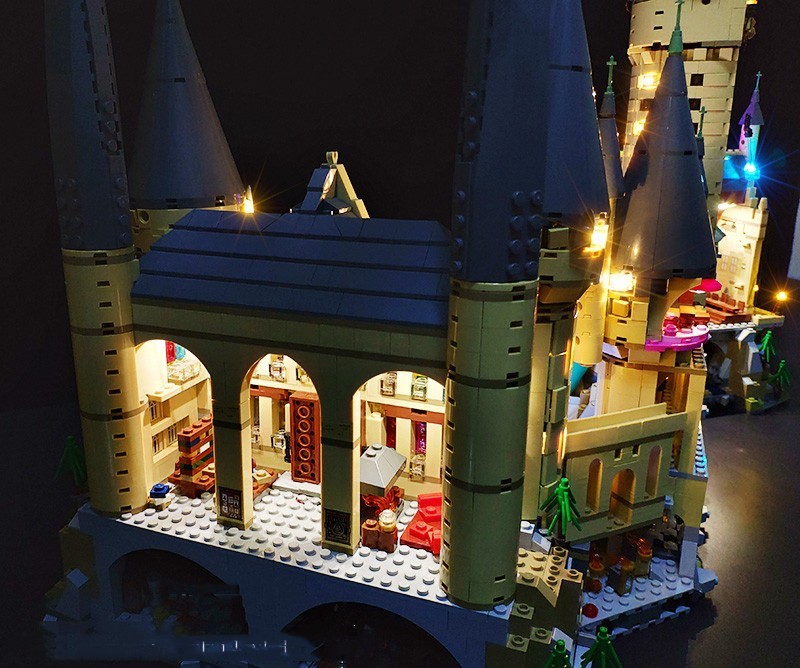 Plastic Lighting Suit Castle Set - Image 5